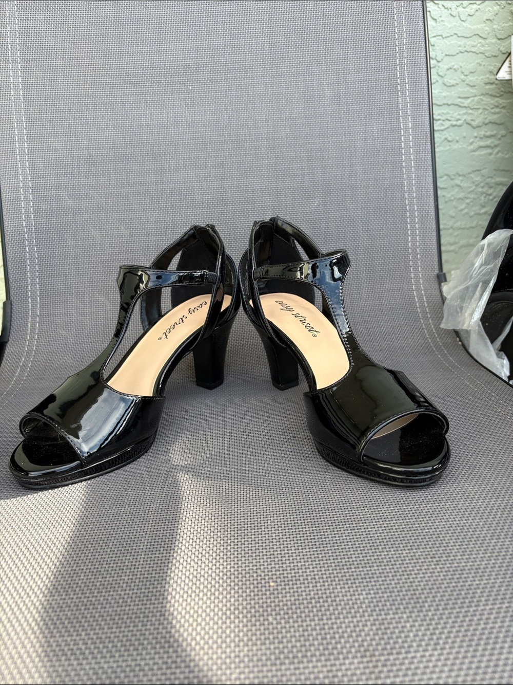 easy street Black Patent Peep-Toe Block Heel Sandals Sz. 5.5M